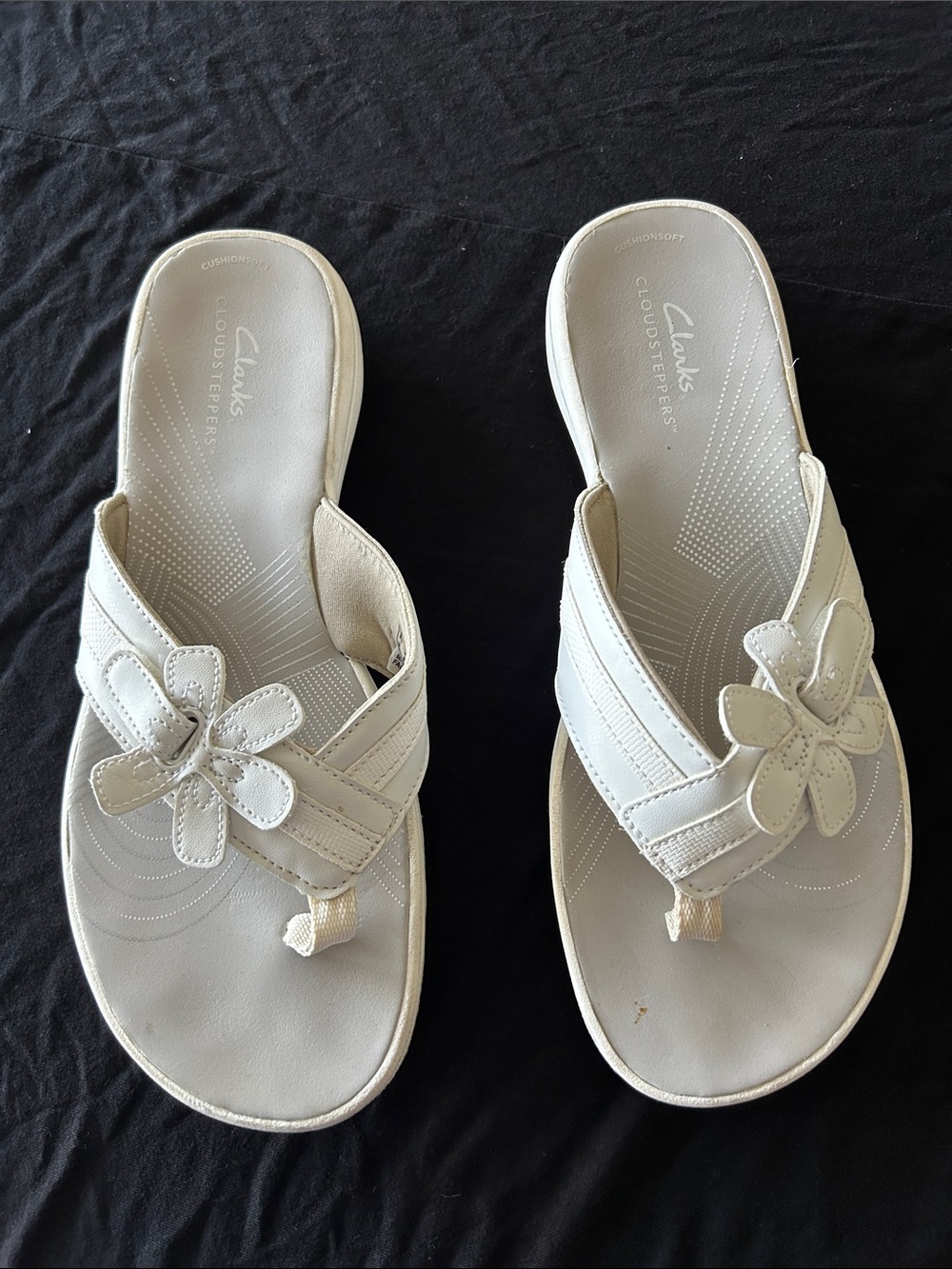 Clarks Women’s Cream Floral Slide Sandals